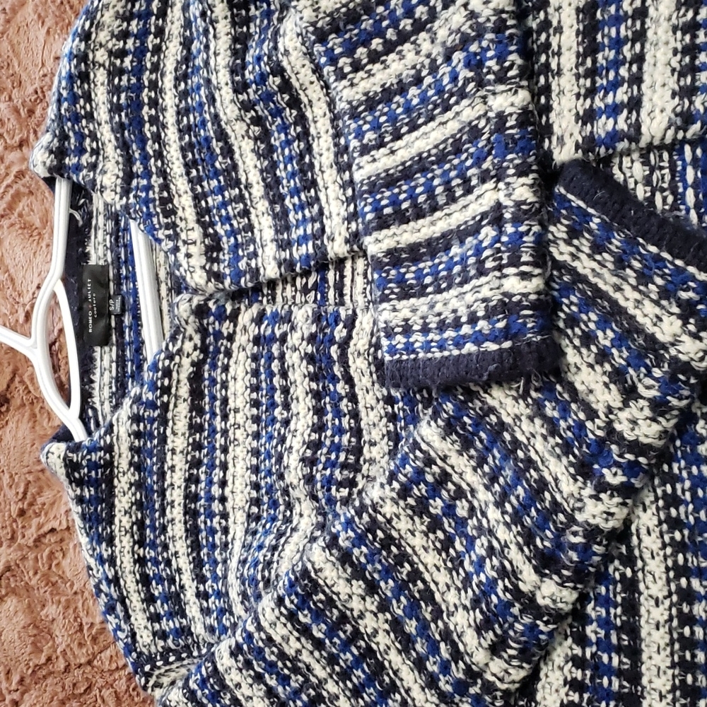 Sweater - Picture 4 of 4